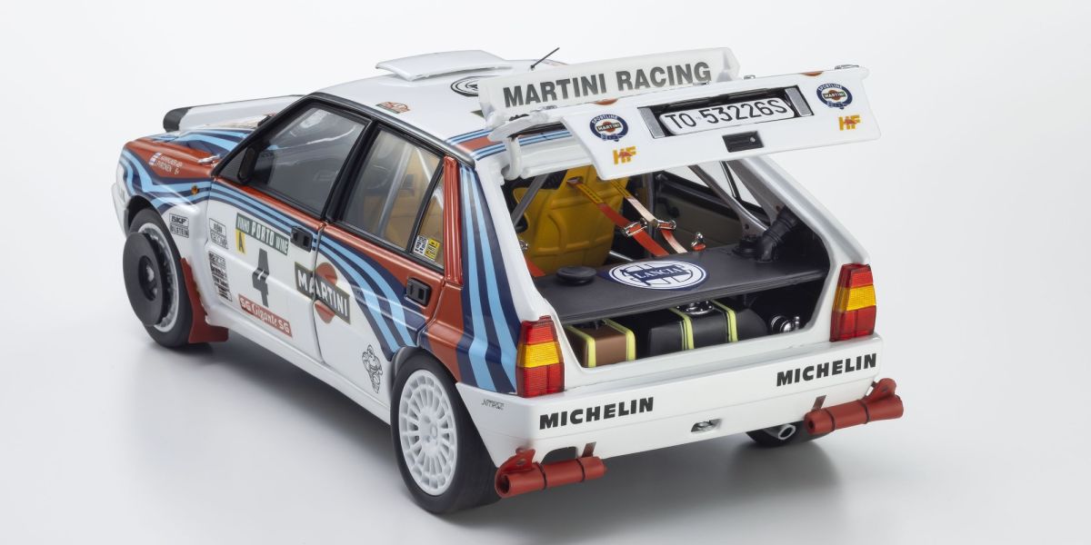 KS08348K Lancia Delta - open rear hatch