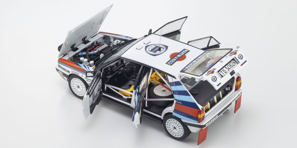 KS08960G Lancia Delta - open hood doors and rear hatch