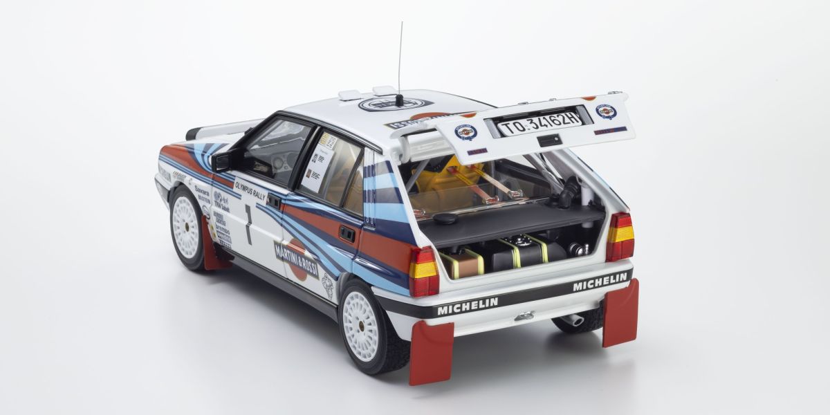 KS08960G Lancia Delta - open rear hatch