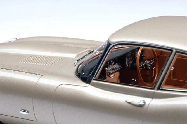 Amalgam M6008 1/18 Jaguar E-Typr Coupe - image 7