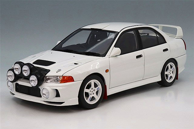 MotorHelix FS-M84010 1/18 Mitsubishi Lancer Evolution IV GSR Rally Lamp Pod Scotia White Diecast - view 1