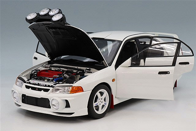 MotorHelix FS-M84010 1/18 Mitsubishi Lancer Evolution IV GSR Rally Lamp Pod Scotia White Diecast - view 4