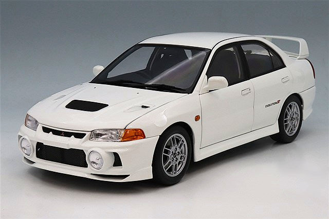 MotorHelix FS-M84013 1/18 Mitsubishi Lancer Evolution IV GSR Chassis Dyno Set Scotia White Diecast - view 1
