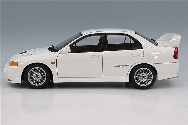 MotorHelix FS-M84013 1/18 Mitsubishi Lancer Evolution IV GSR Chassis Dyno Set Scotia White Diecast - view 2