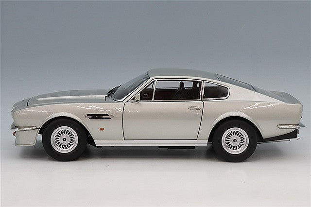XiaoGuang Model XGM8260714S 1/18 Aston Martin V8 Vantage Silver Diecast - view 2
