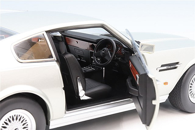 XiaoGuang Model XGM8260714S 1/18 Aston Martin V8 Vantage Silver Diecast - view 5