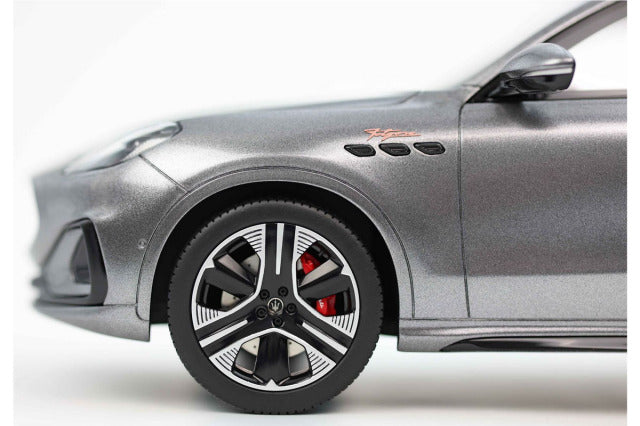 BBR P18243CV 1/18 Maserati Grecale Folgore 2022 Grigio Lava (with Display Case) - image 6