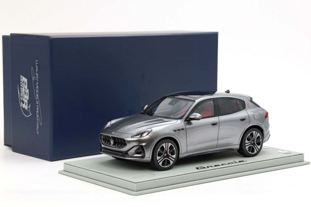 BBR P18243CV 1/18 Maserati Grecale Folgore 2022 Grigio Lava (with Display Case) - image 9