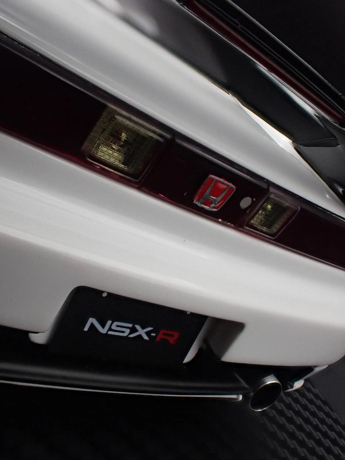 Ignition Model IG3907 1/18 Honda NSX-R NA2 White Resin - image 7