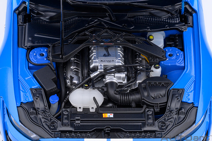 AUTOart Composite Aa73094 1/18 Ford Mustang Shelby GT500 Blue / White Stripes - image 3