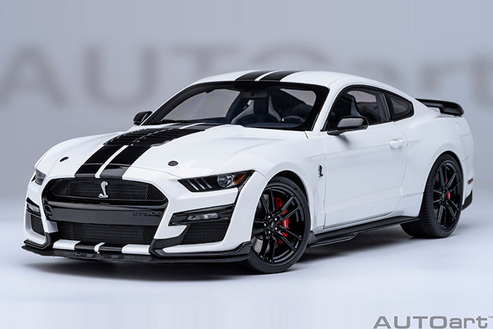 AUTOart Composite Aa73095 1/18 Ford Mustang Shelby GT500 White / Black Stripes - image 1