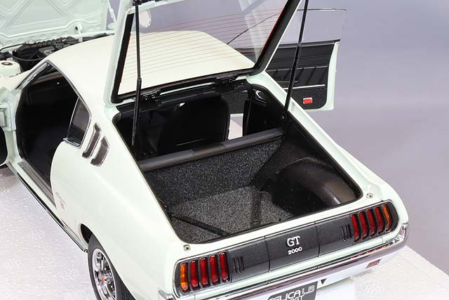 AUTOart Composite Aa78766 1/18 Toyota Celica Liftback 2000GT RA25 1973 White - image 5