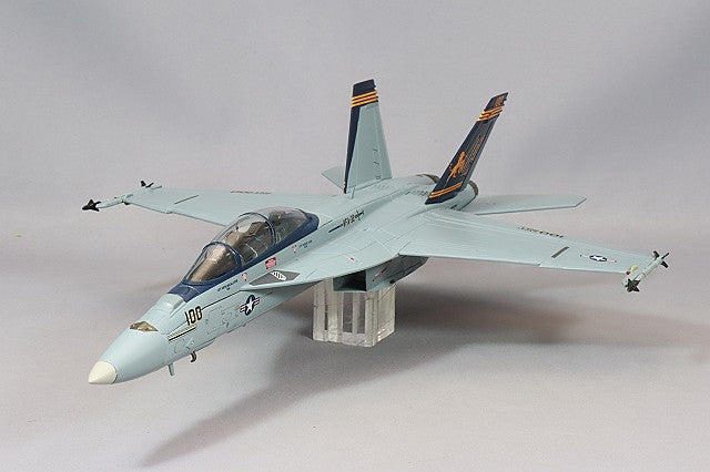 Hobby Master HA5137 1/72 F/A-18F Super Hornet US Navy VFA-32 Fighting Swordsmen 2023 - image 1