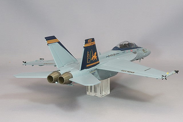 Hobby Master HA5137 1/72 F/A-18F Super Hornet US Navy VFA-32 Fighting Swordsmen 2023 - image 2
