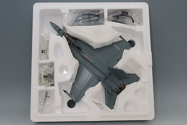 Hobby Master HA5142 1/72 F/A-18F Green Hornet 165875 VX-23 Patuxent River 2011 - image 4