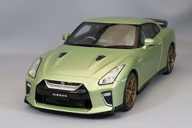 Kyosho KSR18057MJ Samurai 1/18 Nissan GT-R Premium Edition T-Spec Millennium Jade - image 1