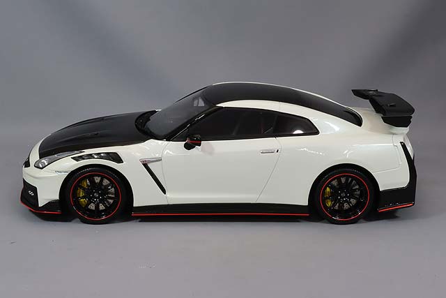 Kyosho KSR18061W 1/18 Nissan GT-R NISMO 2024 Special Edition White - image 2