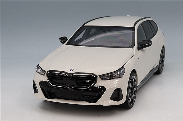 MINICHAMPS MC110023601 1/18 BMW i5 M60 Touring 2024 Metallic White - image 1