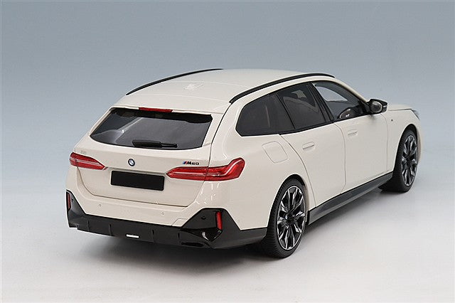 MINICHAMPS MC110023601 1/18 BMW i5 M60 Touring 2024 Metallic White - image 3