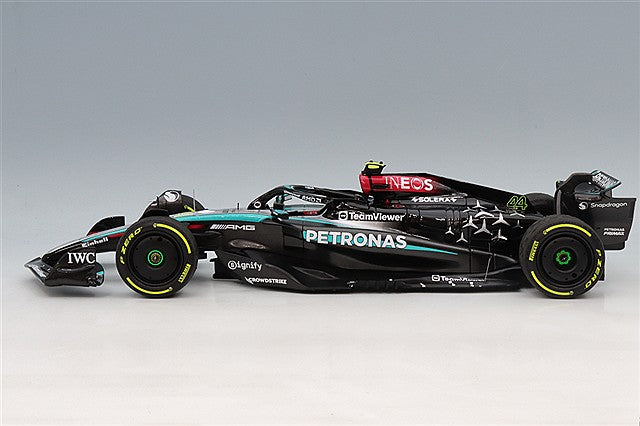 MINICHAMPS MC110242444 1/18 Mercedes-AMG Petronas W15 E Performance 2024 Abu Dhabi GP #44 L. Hamilton Last Race with Figure - image 2