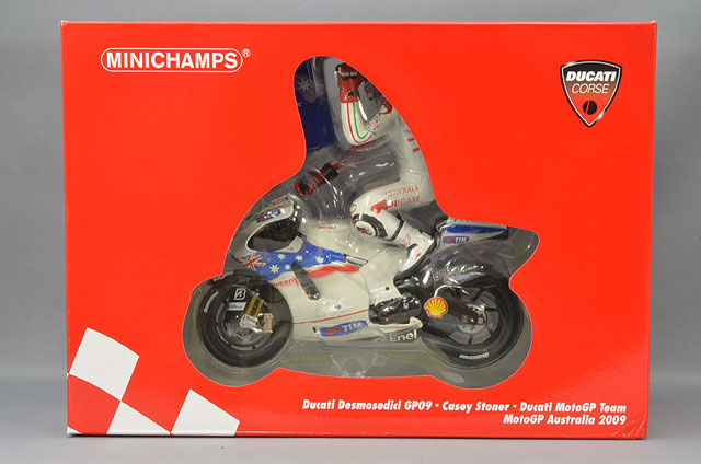 MINICHAMPS MC122090127 1/12 Ducati Desmosedici GP09 2009 Australian MotoGP #27 C. Stoner with Figure - image 3