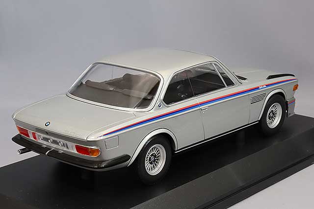 MINICHAMPS MC155028135 1/18 BMW 3.0 CSL 1973 Silver - image 3