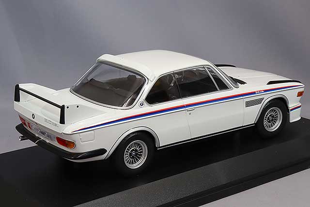 MINICHAMPS MC155028136 1/18 BMW 3.0 CSL 1973 White - image 3