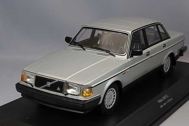 MINICHAMPS MC155171408 1/18 Volvo 240 GL 1986 Silver - image 1