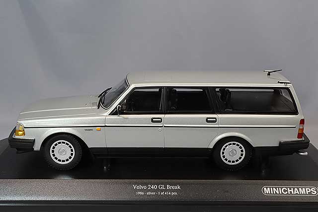 MINICHAMPS MC155171416 1/18 Volvo 240 GL Estate 1986 Silver - image 2