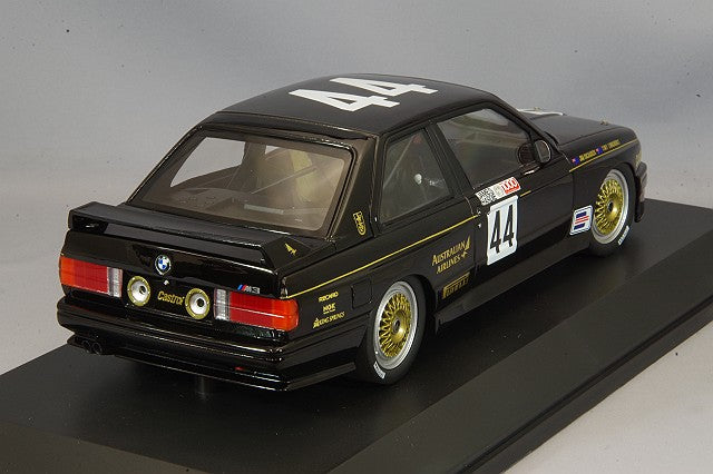 MINICHAMPS MC155872044 1/18 BMW M3 JPS Team BMW 1987 Bathurst 1000 km Class Winner #44 J. Richards/T. Longhurst - image 3