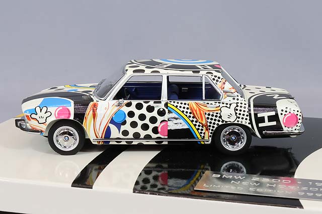 MINICHAMPS MC410029202 1/43 BMW 2500 E3 1969 New Horizon Pink Panther - image 2