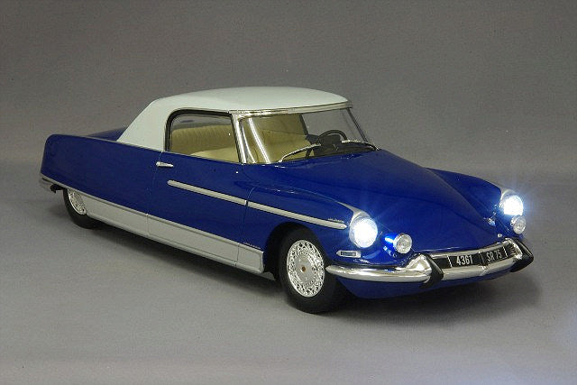 METAL-18 METAL18001A 1/18 Citroen DS19 Chapron Coupe Le Dandy 1964 Blue/White Roof with Working Headlights and Taillights - image 4