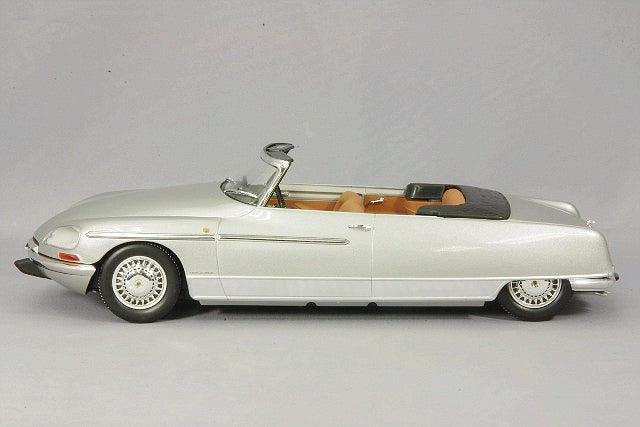 METAL-18 METAL18002A 1/18 Citroen DS21 Chapron Cabriolet Palm Beach 1968 Metallic Grey with Working Headlights and Taillights - image 2