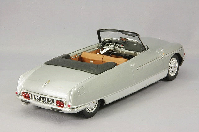 METAL-18 METAL18002A 1/18 Citroen DS21 Chapron Cabriolet Palm Beach 1968 Metallic Grey with Working Headlights and Taillights - image 3