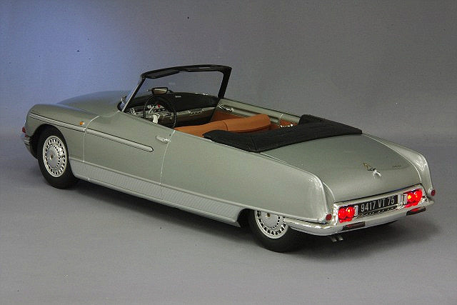 METAL-18 METAL18002A 1/18 Citroen DS21 Chapron Cabriolet Palm Beach 1968 Metallic Grey with Working Headlights and Taillights - image 5