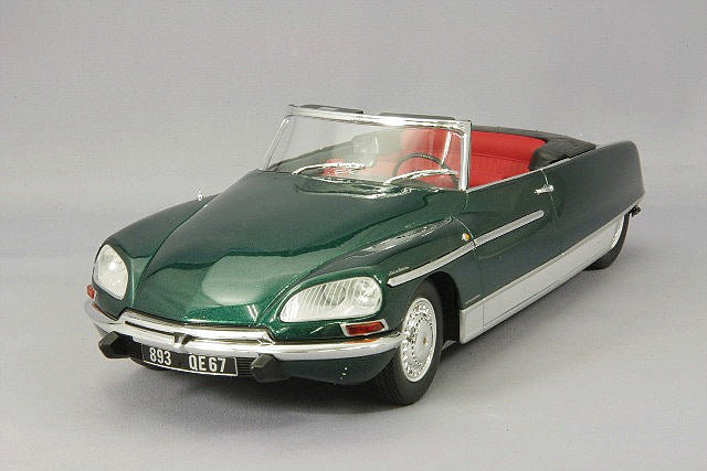METAL-18 METAL18002B 1/18 Citroen DS21 Chapron Cabriolet Palm Beach 1968 Metallic Green with Working Headlights and Taillights - image 1
