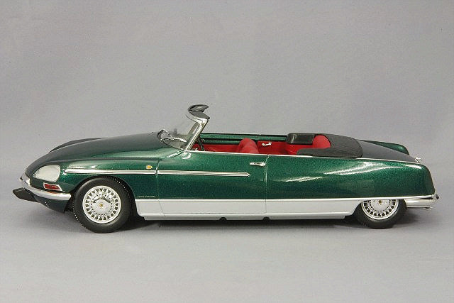 METAL-18 METAL18002B 1/18 Citroen DS21 Chapron Cabriolet Palm Beach 1968 Metallic Green with Working Headlights and Taillights - image 2