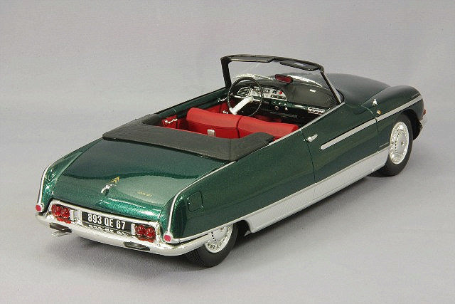 METAL-18 METAL18002B 1/18 Citroen DS21 Chapron Cabriolet Palm Beach 1968 Metallic Green with Working Headlights and Taillights - image 3