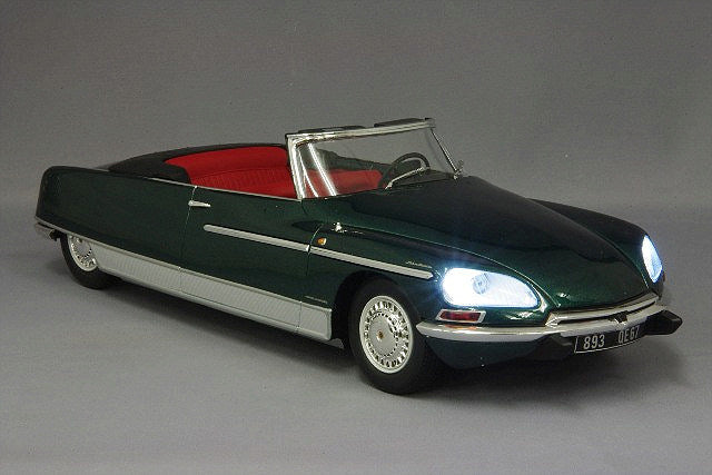 METAL-18 METAL18002B 1/18 Citroen DS21 Chapron Cabriolet Palm Beach 1968 Metallic Green with Working Headlights and Taillights - image 4