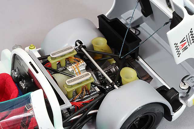 EXOTO MTB00064B 1/18 Porsche 910 1968 Japanese GP #28, close-up of exposed engine