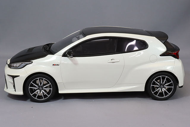 OttOmobile OTM1071 1/18 Toyota GRMN Yaris Rally Package White - image 2