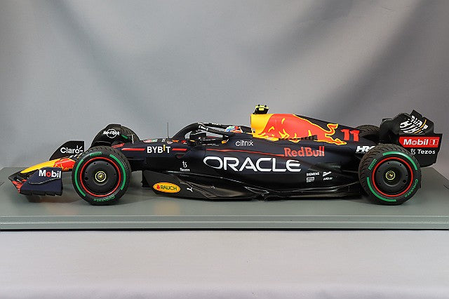 Spark S12S033 1/12 Oracle Red Bull Racing RB18 2022 Singapore GP Winner #11 S. Perez - image 2