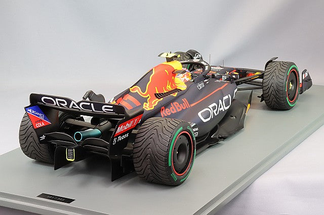 Spark S12S033 1/12 Oracle Red Bull Racing RB18 2022 Singapore GP Winner #11 S. Perez - image 3