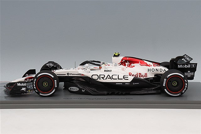 Spark S18S1005 1/18 Oracle Red Bull Racing RB21 2025 Japanese GP #22 Y. Tsunoda with Pit Board - image 2