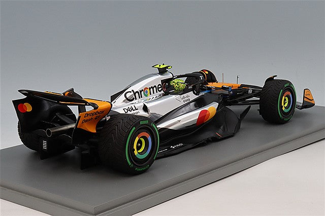 Spark S18S1010 1/18 McLaren MCL39 2025 British GP Winner #4 L. Norris with Pit Board - image 3