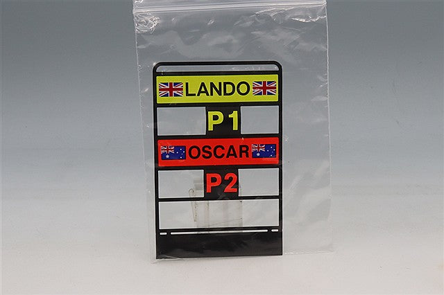 Spark S18S1010 1/18 McLaren MCL39 2025 British GP Winner #4 L. Norris with Pit Board - image 4