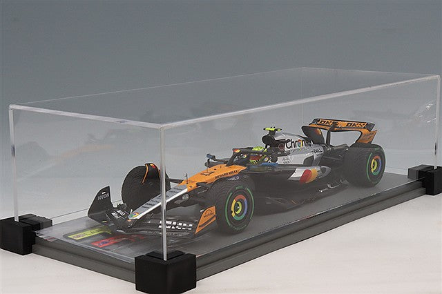 Spark S18S1010 1/18 McLaren MCL39 2025 British GP Winner #4 L. Norris with Pit Board - image 5