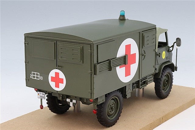 Schuco SC450931100 1/35 Unimog 404 S German Army Medical Service PRO.R35 - image 3