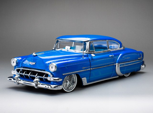 Sun Star SS1721 1/18 Chevrolet Bel Air Hardtop Coupe Lowrider 1954 Blue with Working Suspension - image 4