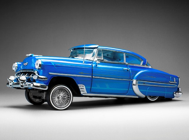 Sun Star SS1721 1/18 Chevrolet Bel Air Hardtop Coupe Lowrider 1954 Blue with Working Suspension - image 5